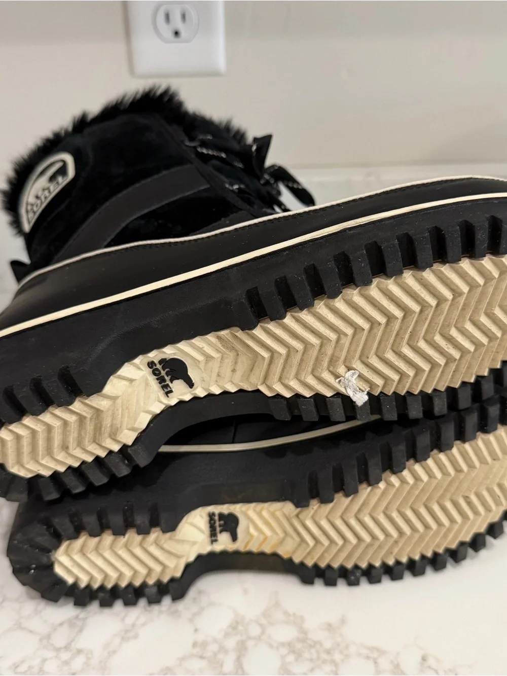 Sorel Tivoli IV Boots Women's 9 Black Suede Fleece Lined Waterproof Winter Warm
